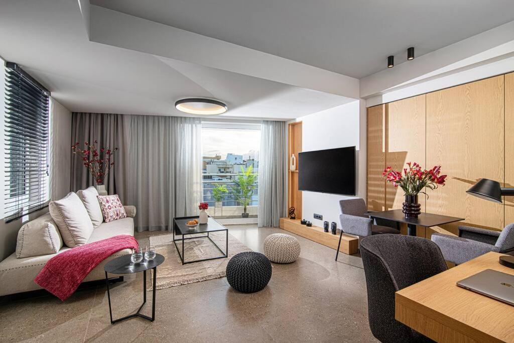 Apartment 1878 East